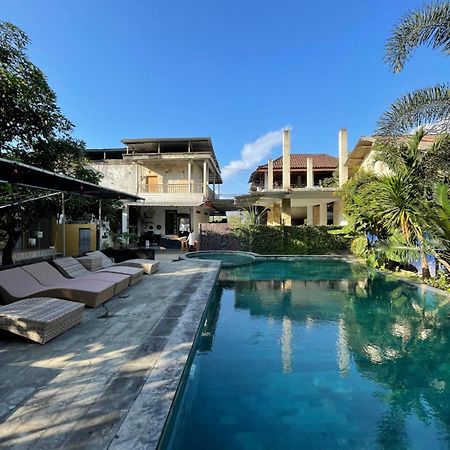 Tri Putri Homestay Kuta  Экстерьер фото