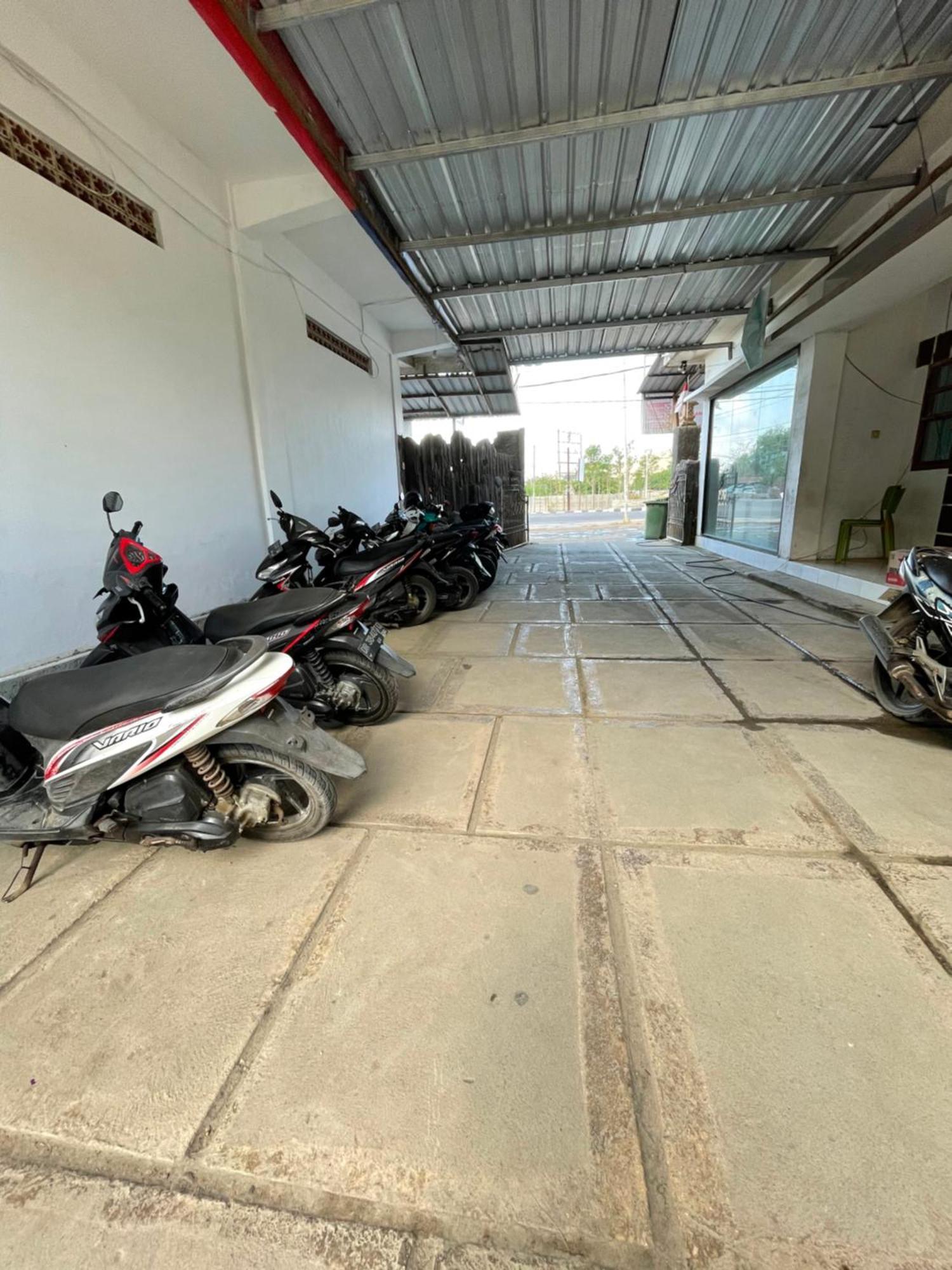 Tri Putri Homestay Kuta  Экстерьер фото