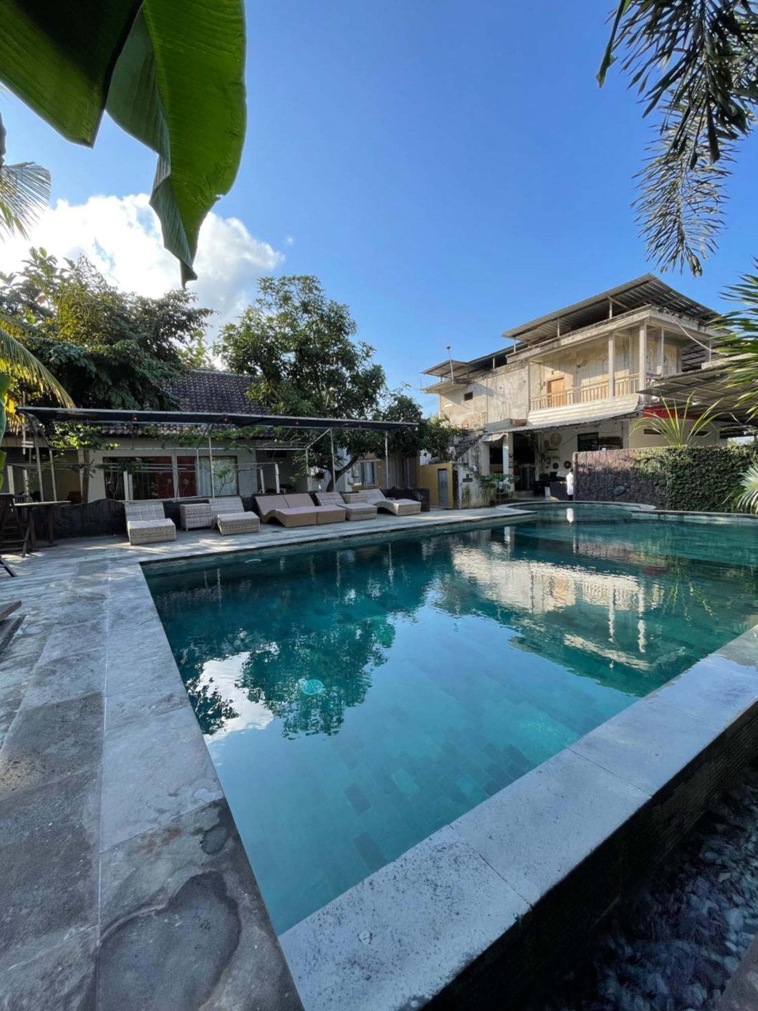 Tri Putri Homestay Kuta  Экстерьер фото