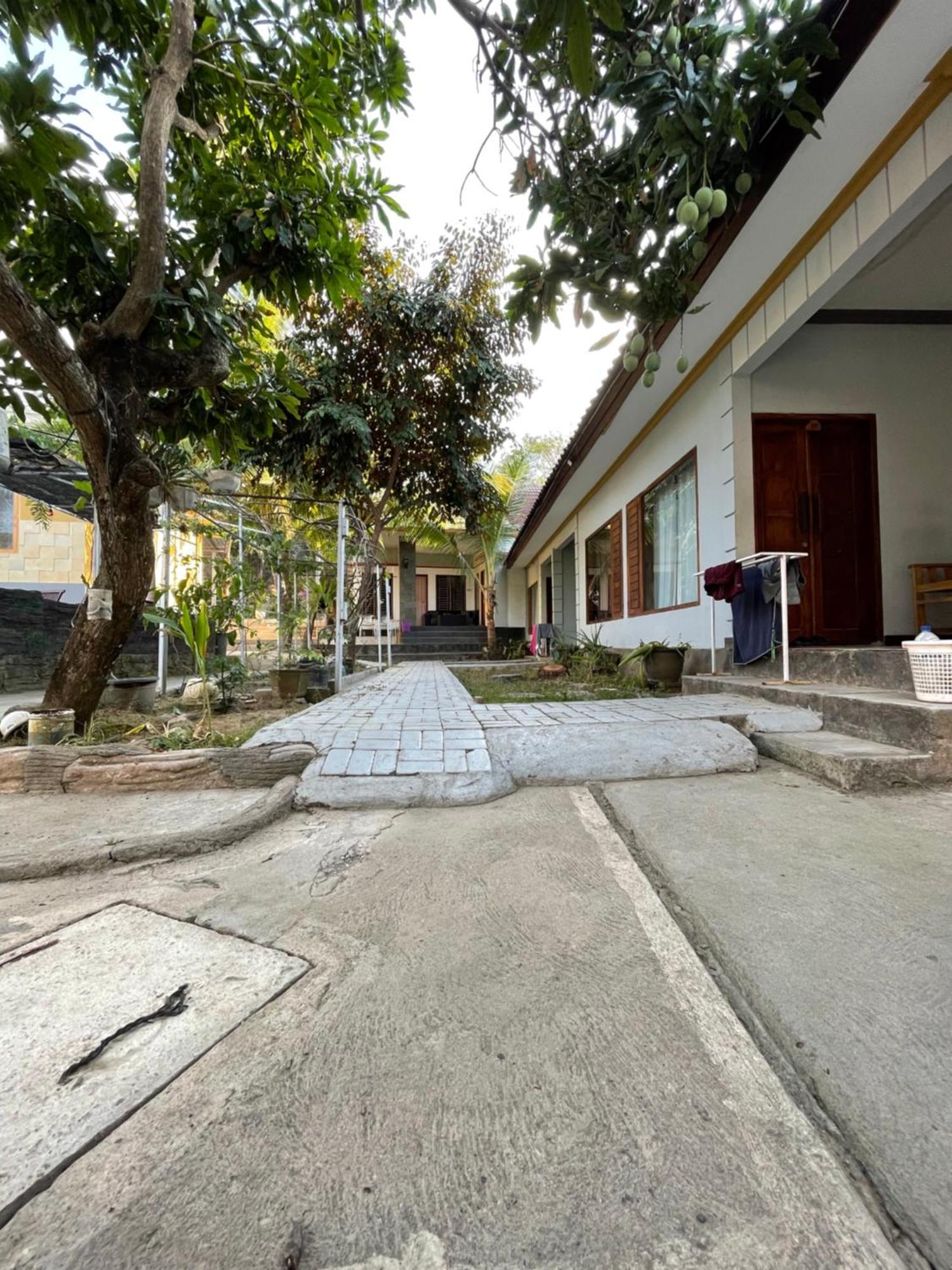 Tri Putri Homestay Kuta  Экстерьер фото