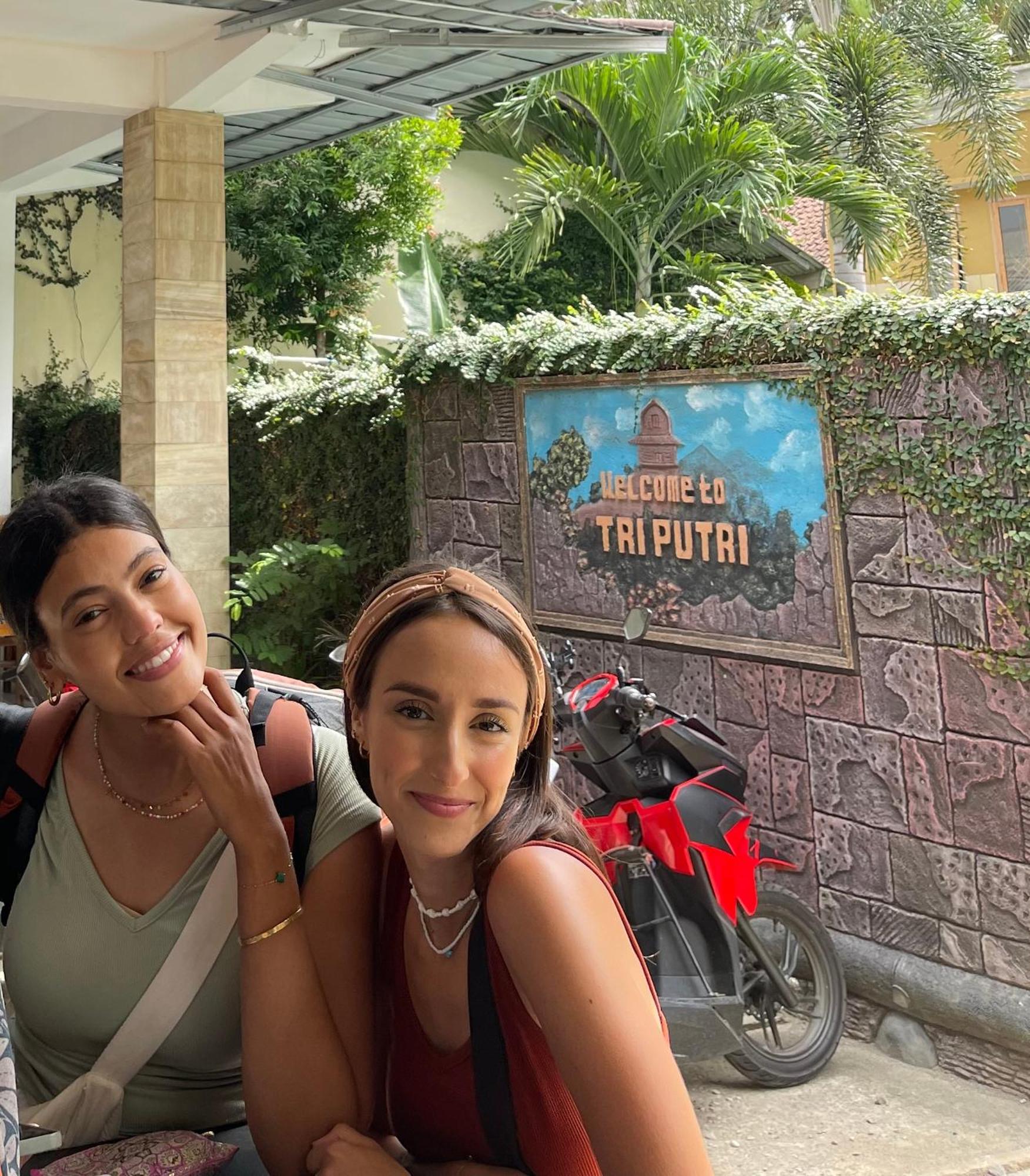 Tri Putri Homestay Kuta  Экстерьер фото
