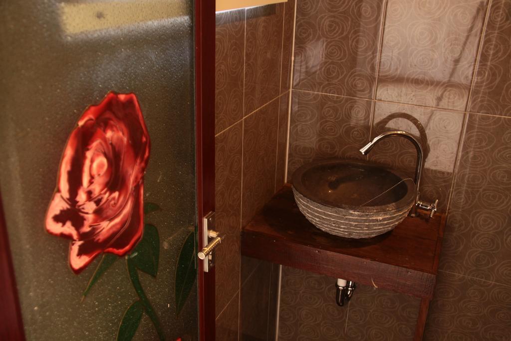 Tri Putri Homestay Kuta  Экстерьер фото